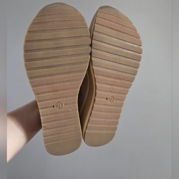 Mad Love taupe slip on platform loafers size 7.5 NWOT - Picture 7 of 7